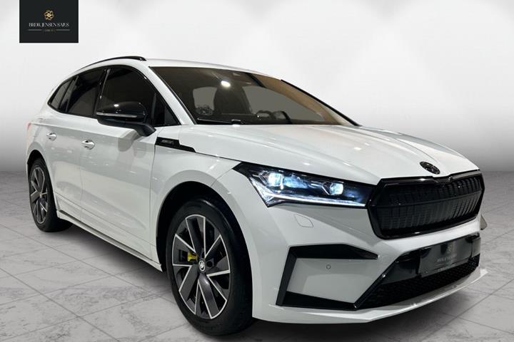 Hvid Skoda Enyaq fra 2023