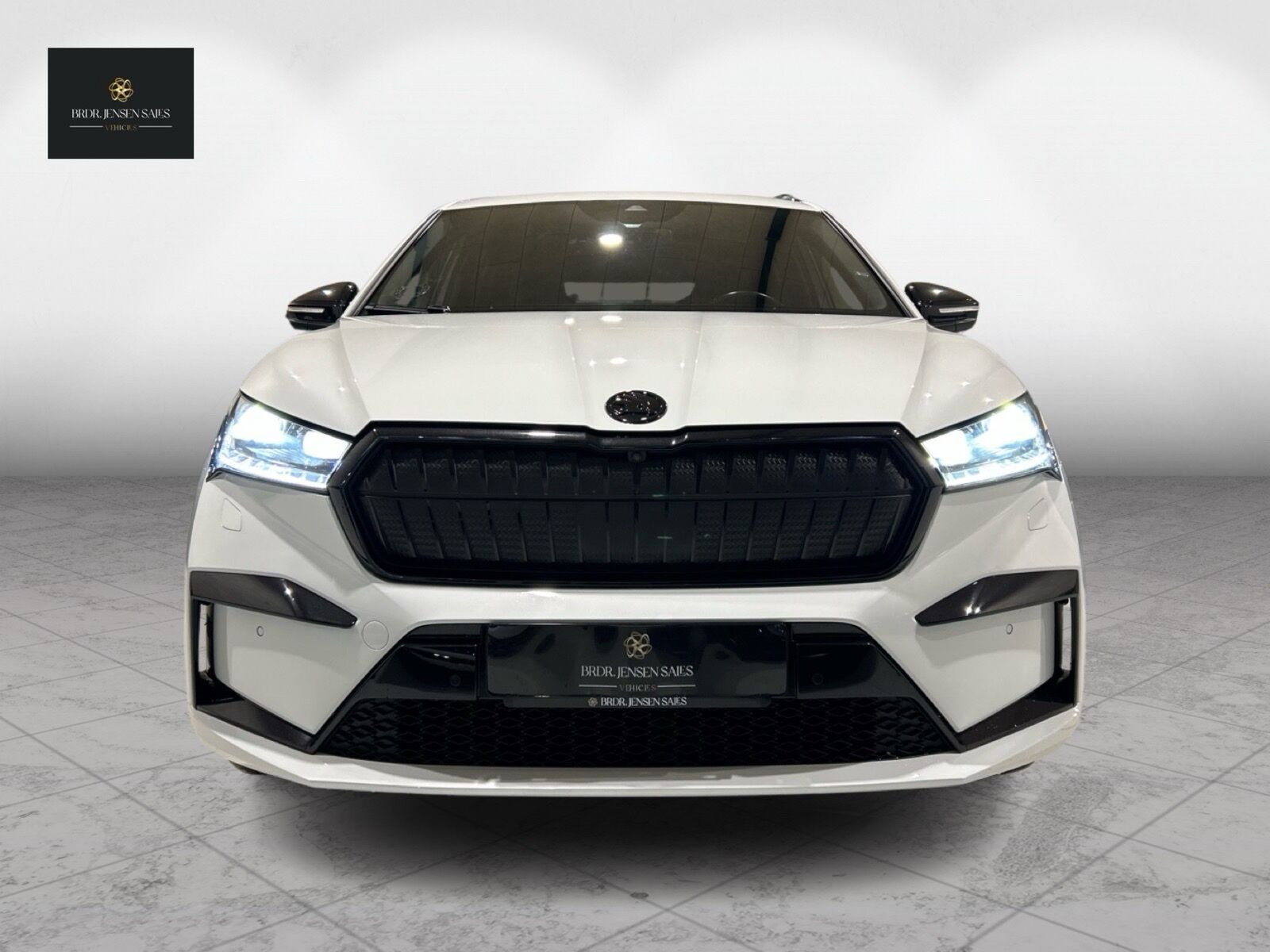 Hvid Skoda Enyaq fra 2023