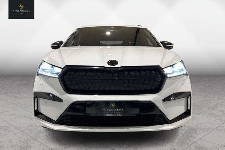 Hvid Skoda Enyaq fra 2023