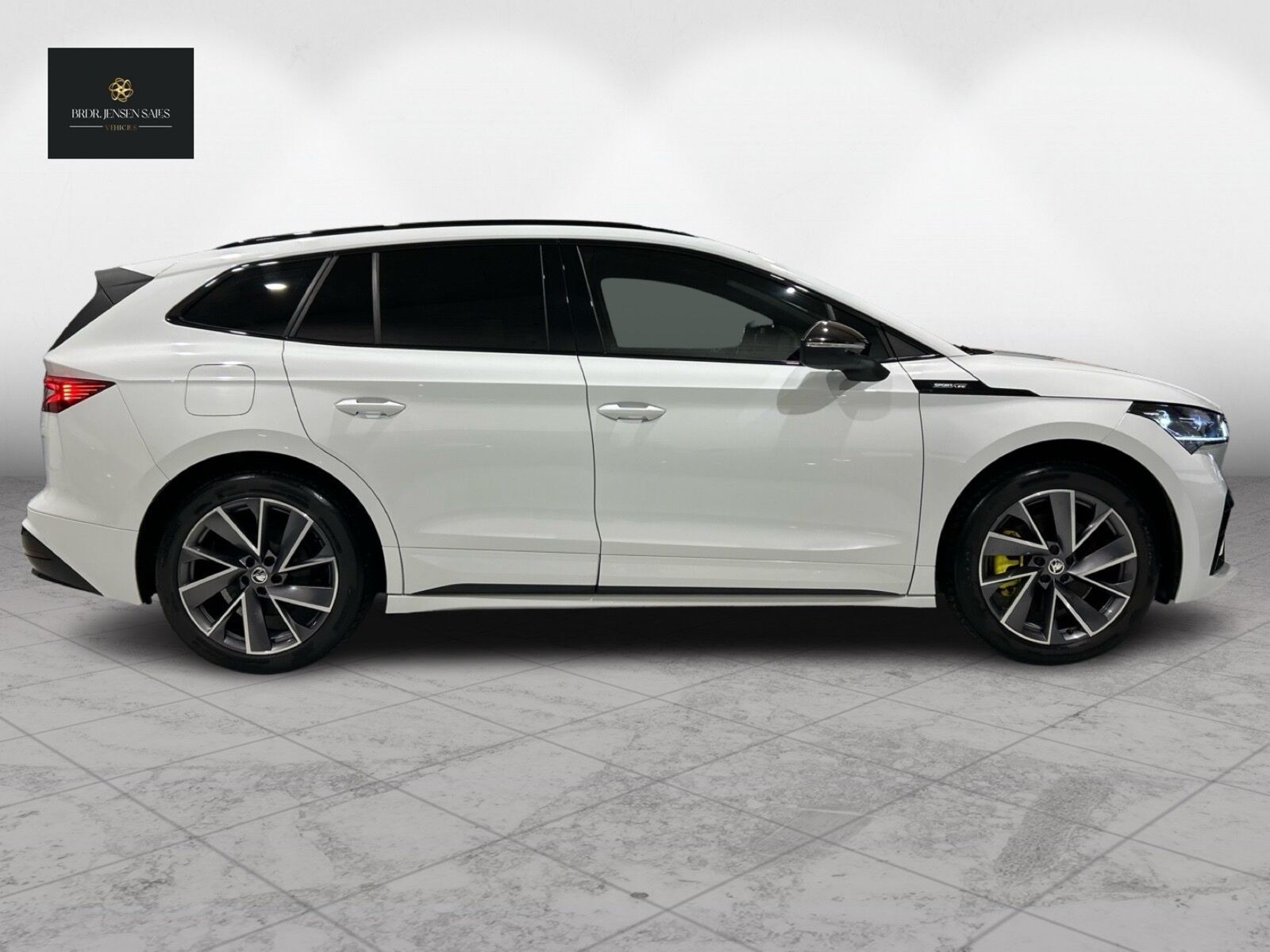 Hvid Skoda Enyaq fra 2023