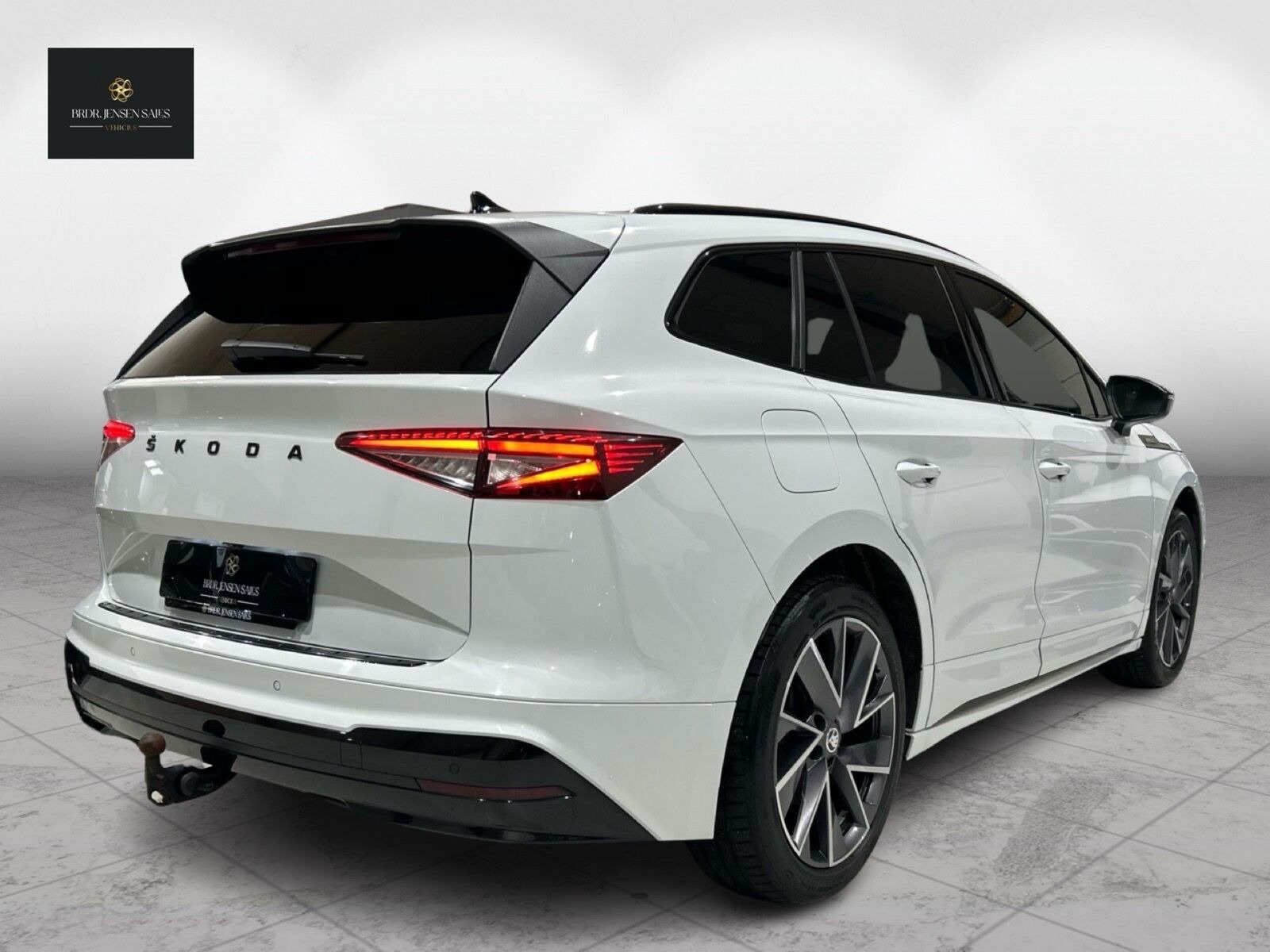 Hvid Skoda Enyaq fra 2023