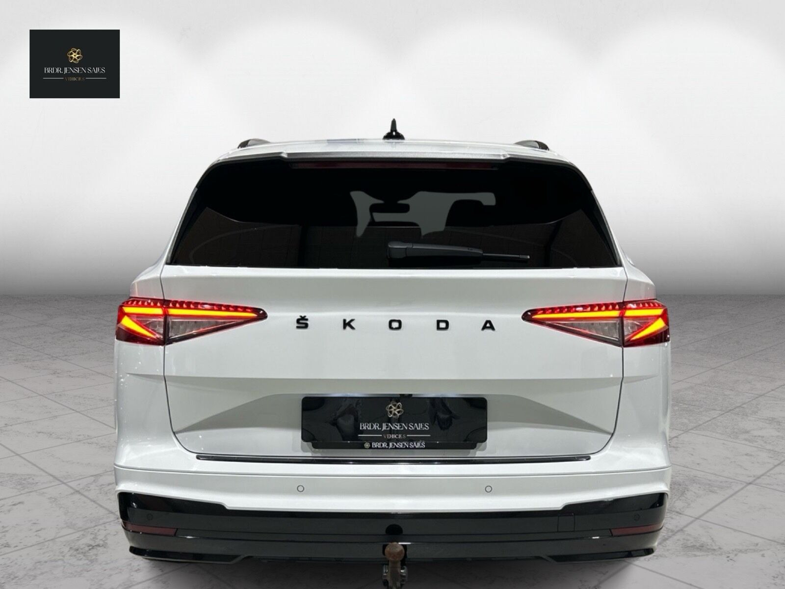 Hvid Skoda Enyaq fra 2023