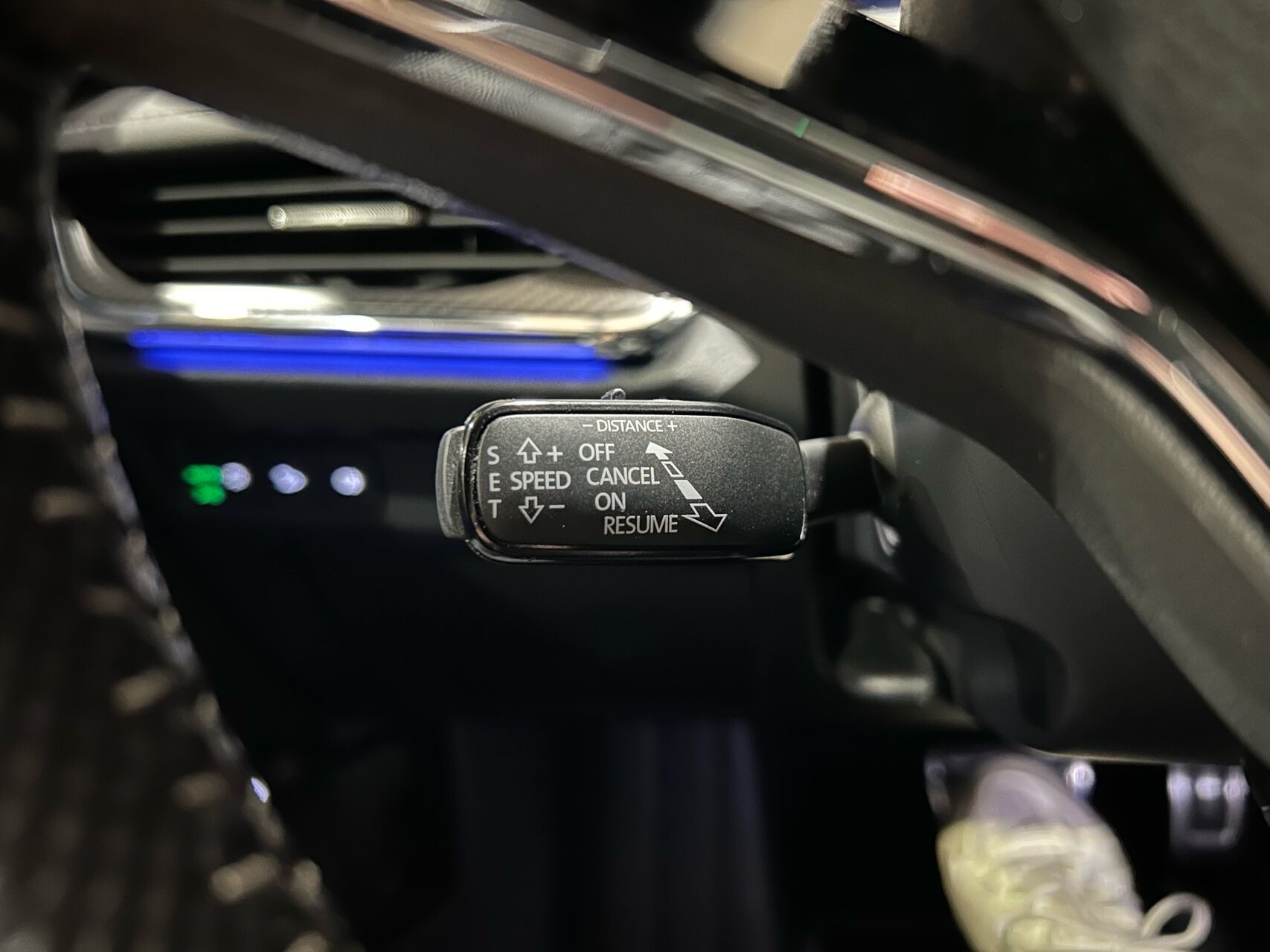 Hvid Skoda Enyaq fra 2023