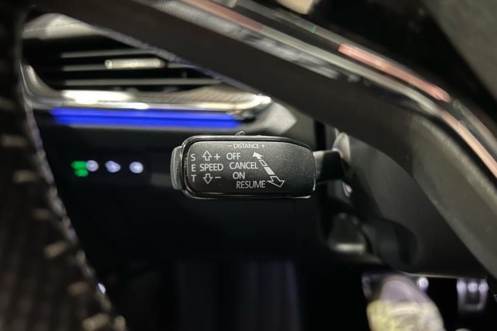 Hvid Skoda Enyaq fra 2023