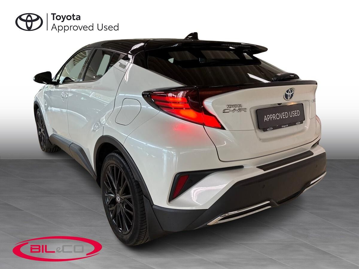 Hvid Toyota C-HR fra 2020