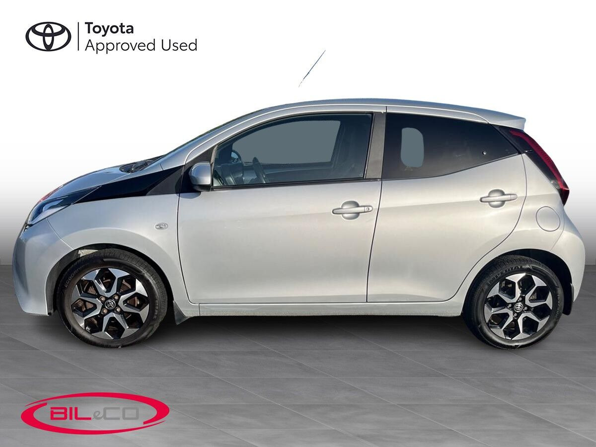 Sølv Toyota Aygo fra 2020