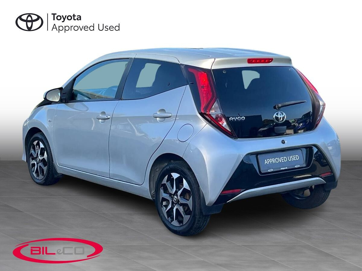 Sølv Toyota Aygo fra 2020