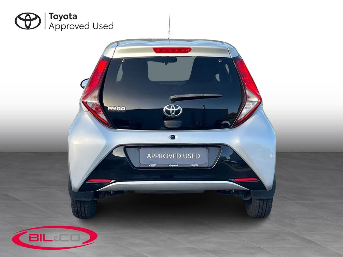 Sølv Toyota Aygo fra 2020