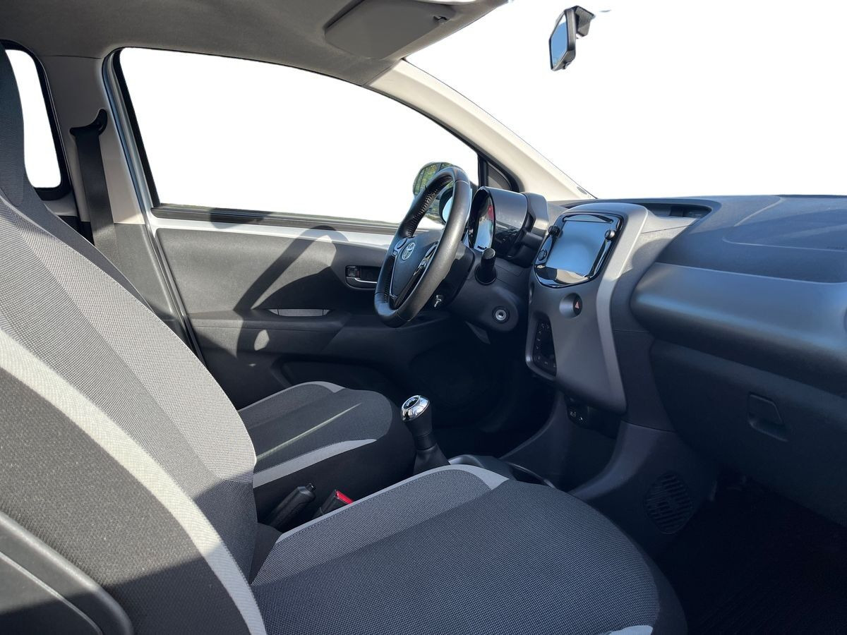 Sølv Toyota Aygo fra 2020
