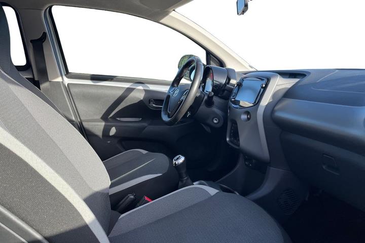 Sølv Toyota Aygo fra 2020