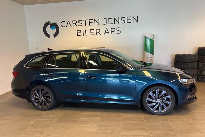 Blå Skoda Octavia fra 2024