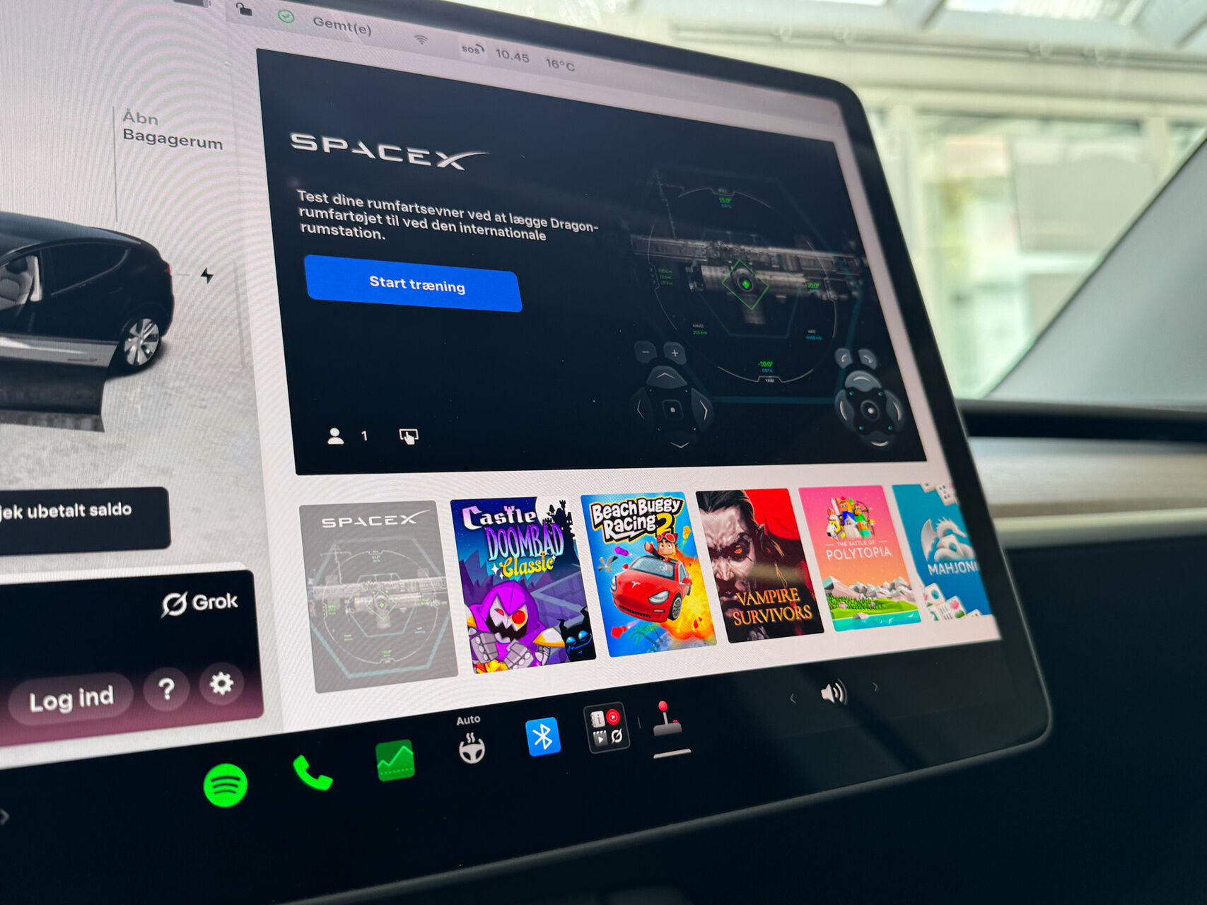 Sort Tesla Model Y fra 2023
