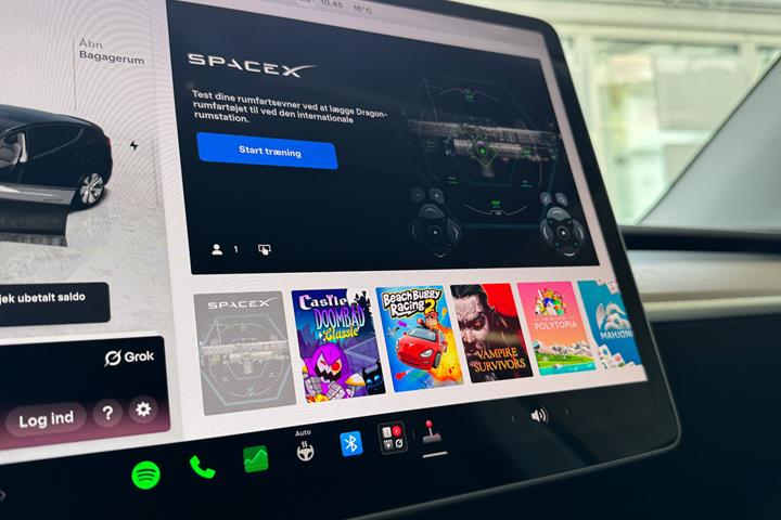 Sort Tesla Model Y fra 2023