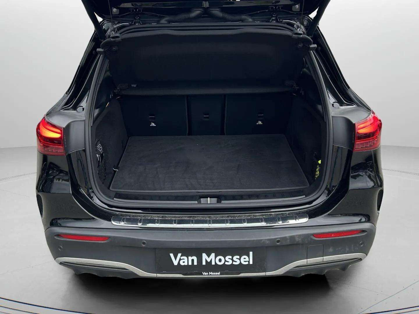 Sort Mercedes EQA250+ fra 2024