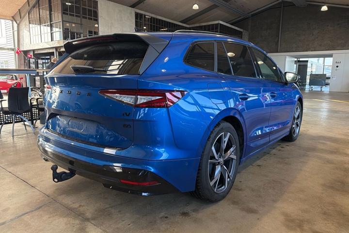 Blå Skoda Enyaq fra 2023