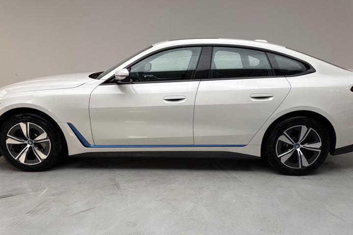 Hvid BMW i4 fra 2024