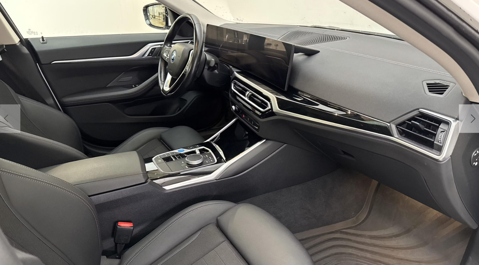 Hvid BMW i4 fra 2024