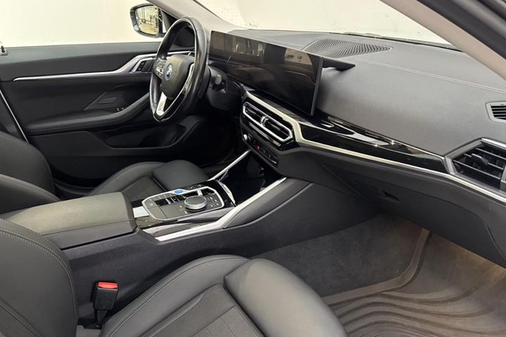Hvid BMW i4 fra 2024