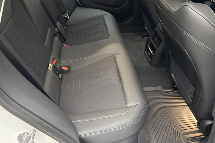 Hvid BMW i4 fra 2024