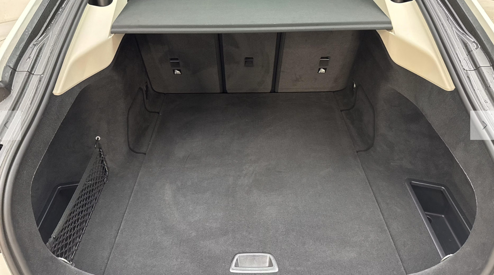 Hvid BMW i4 fra 2024