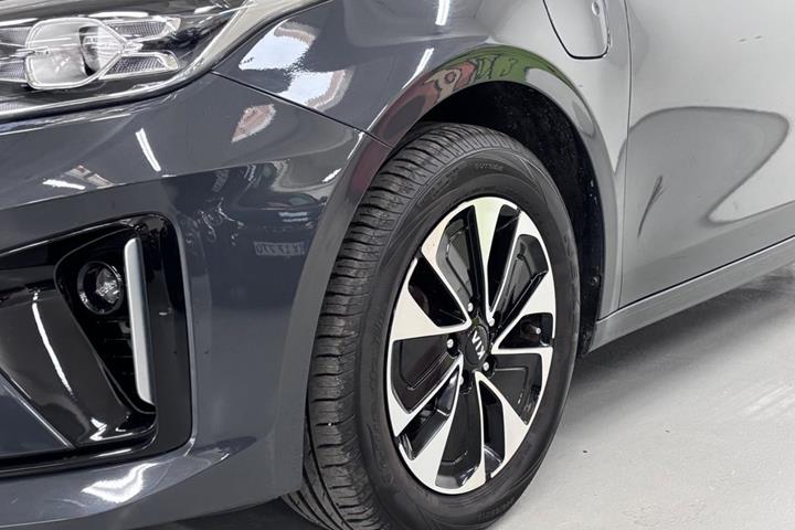 Grå Kia Ceed fra 2021