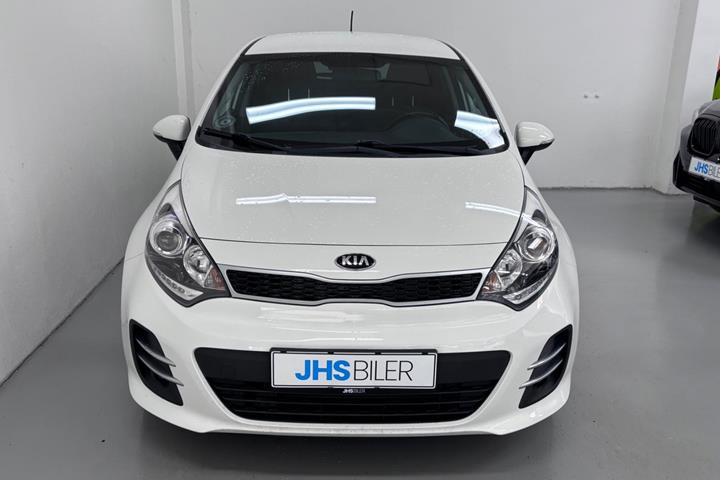 Hvid Kia Rio fra 2015