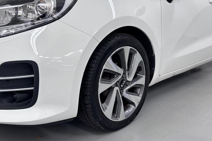 Hvid Kia Rio fra 2015