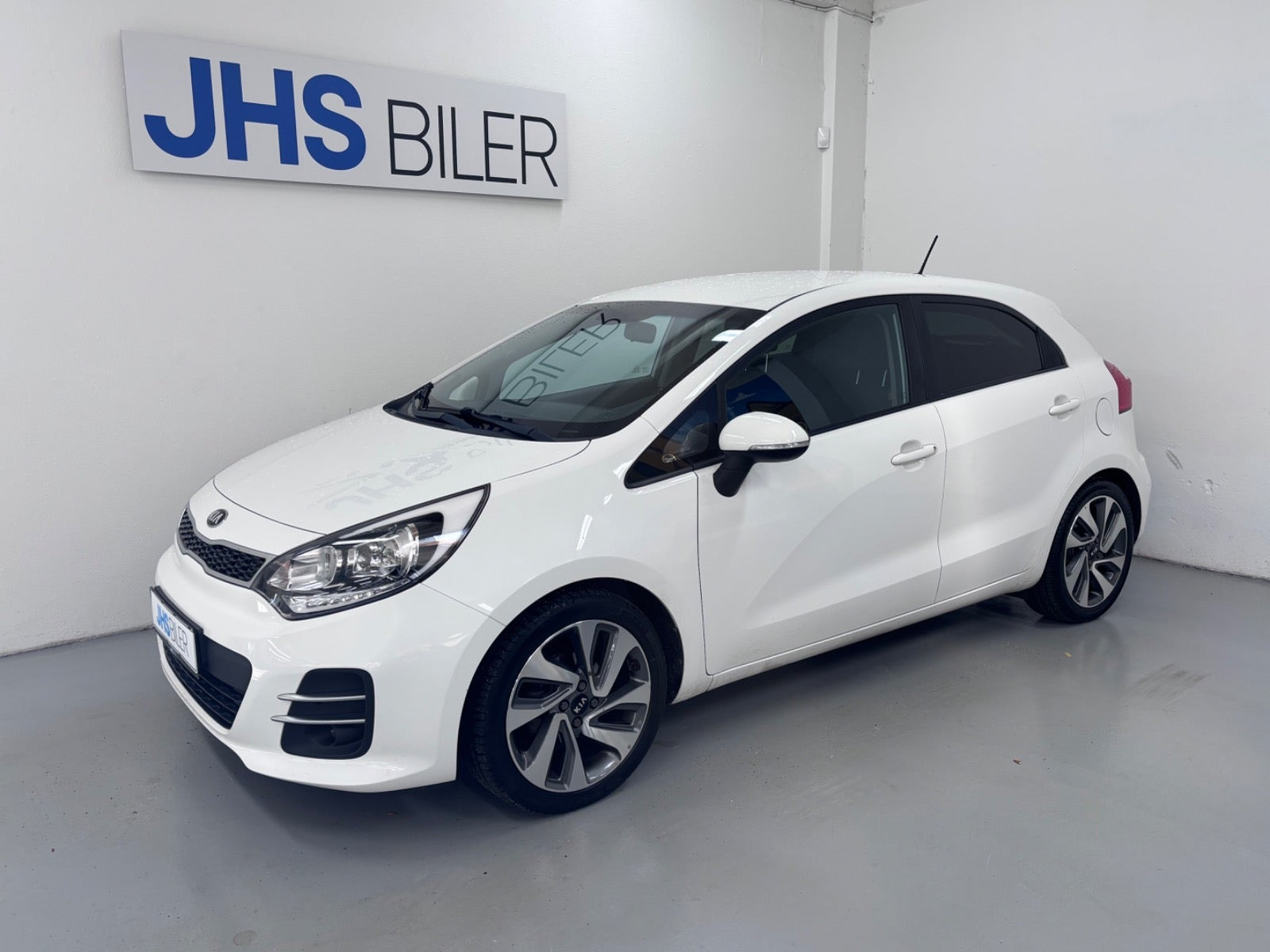 Hvid Kia Rio fra 2015