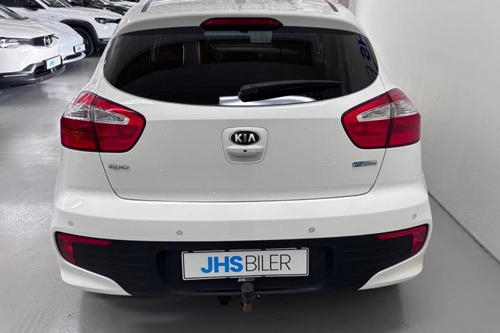 Hvid Kia Rio fra 2015