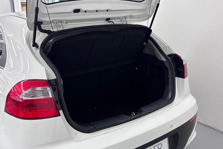 Hvid Kia Rio fra 2015
