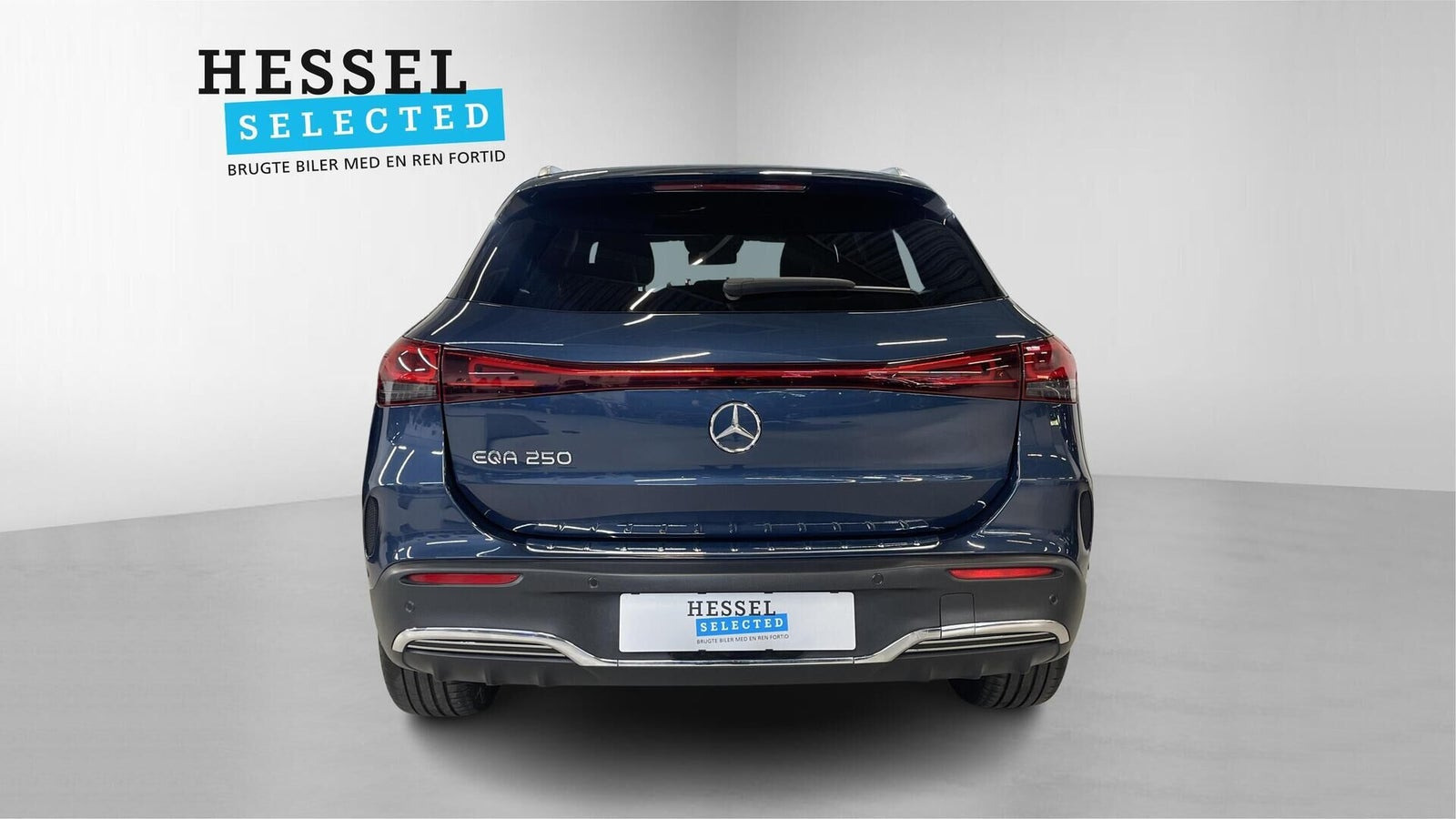 Blå Mercedes EQA250 fra 2023