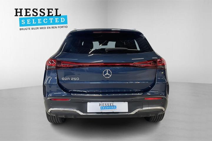 Blå Mercedes EQA250 fra 2023