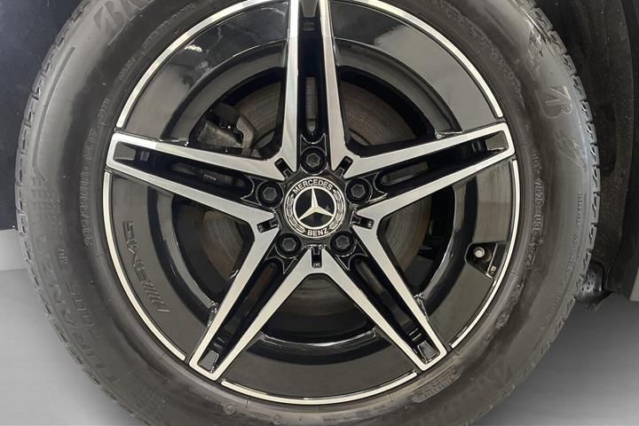 Blå Mercedes EQA250 fra 2023