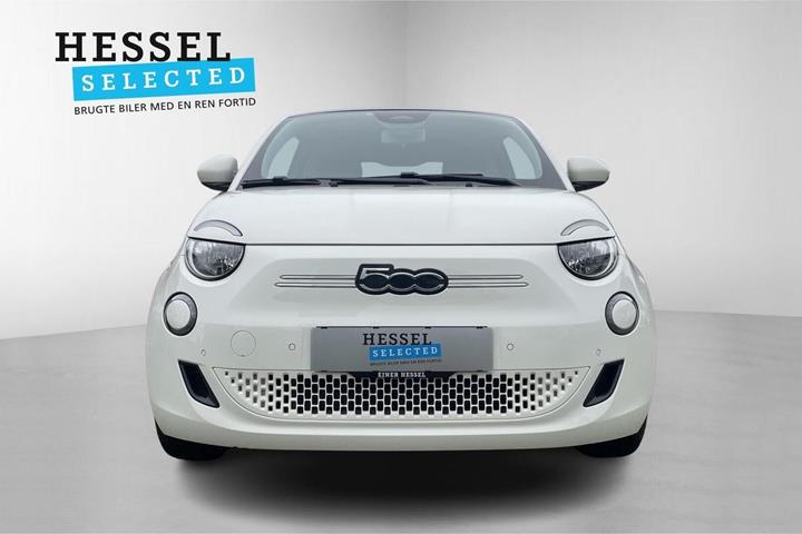 Hvid Fiat 500e fra 2022