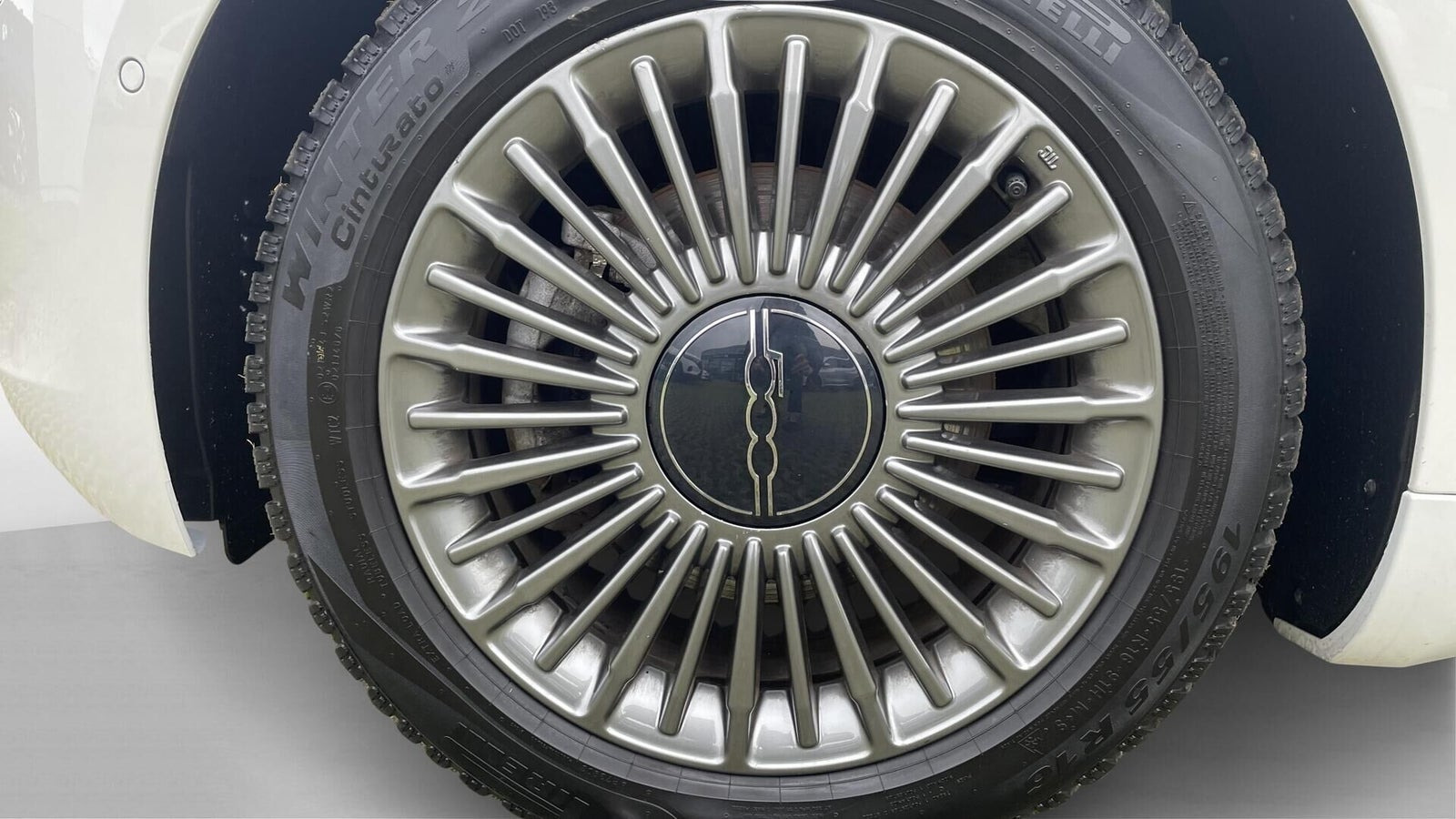 Hvid Fiat 500e fra 2022