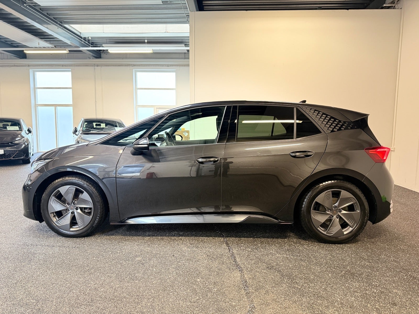 Grå Cupra Born fra 2023