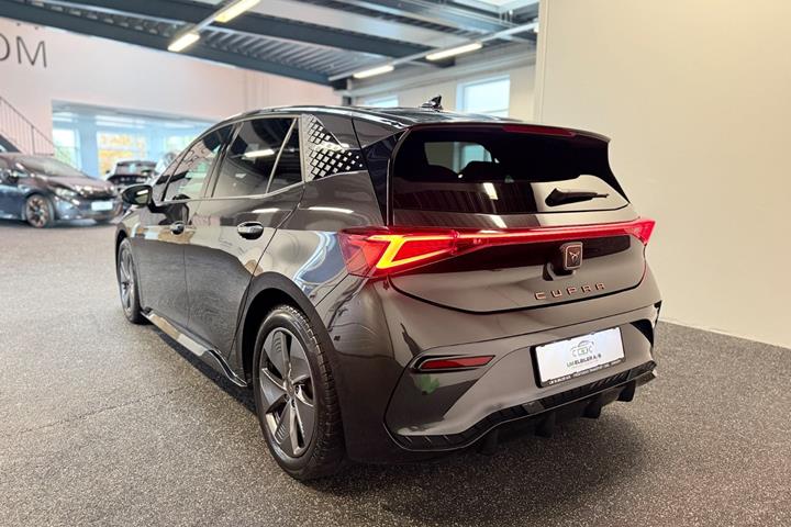 Grå Cupra Born fra 2023
