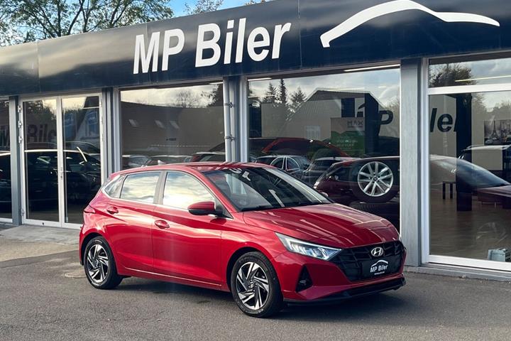 Rød Hyundai i20 fra 2022