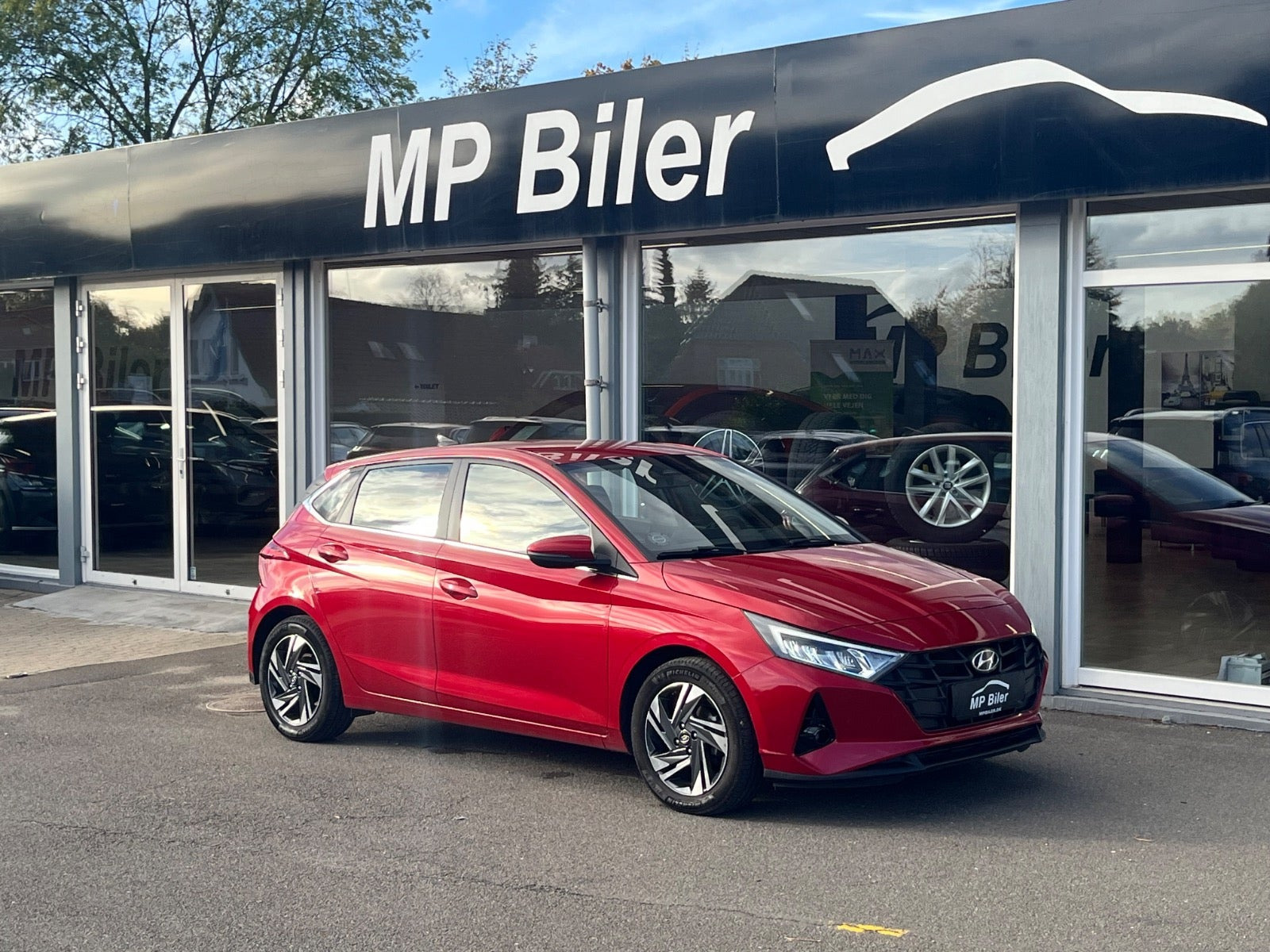 Rød Hyundai i20 fra 2022