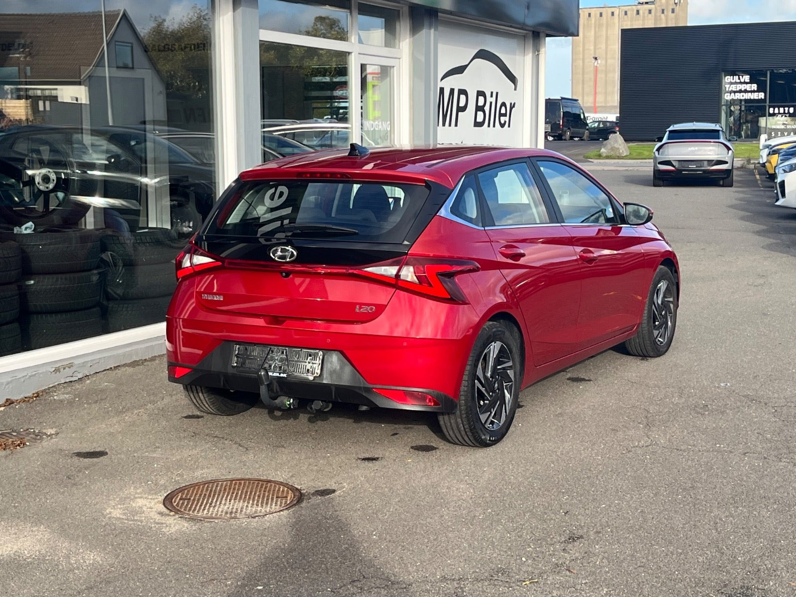 Rød Hyundai i20 fra 2022