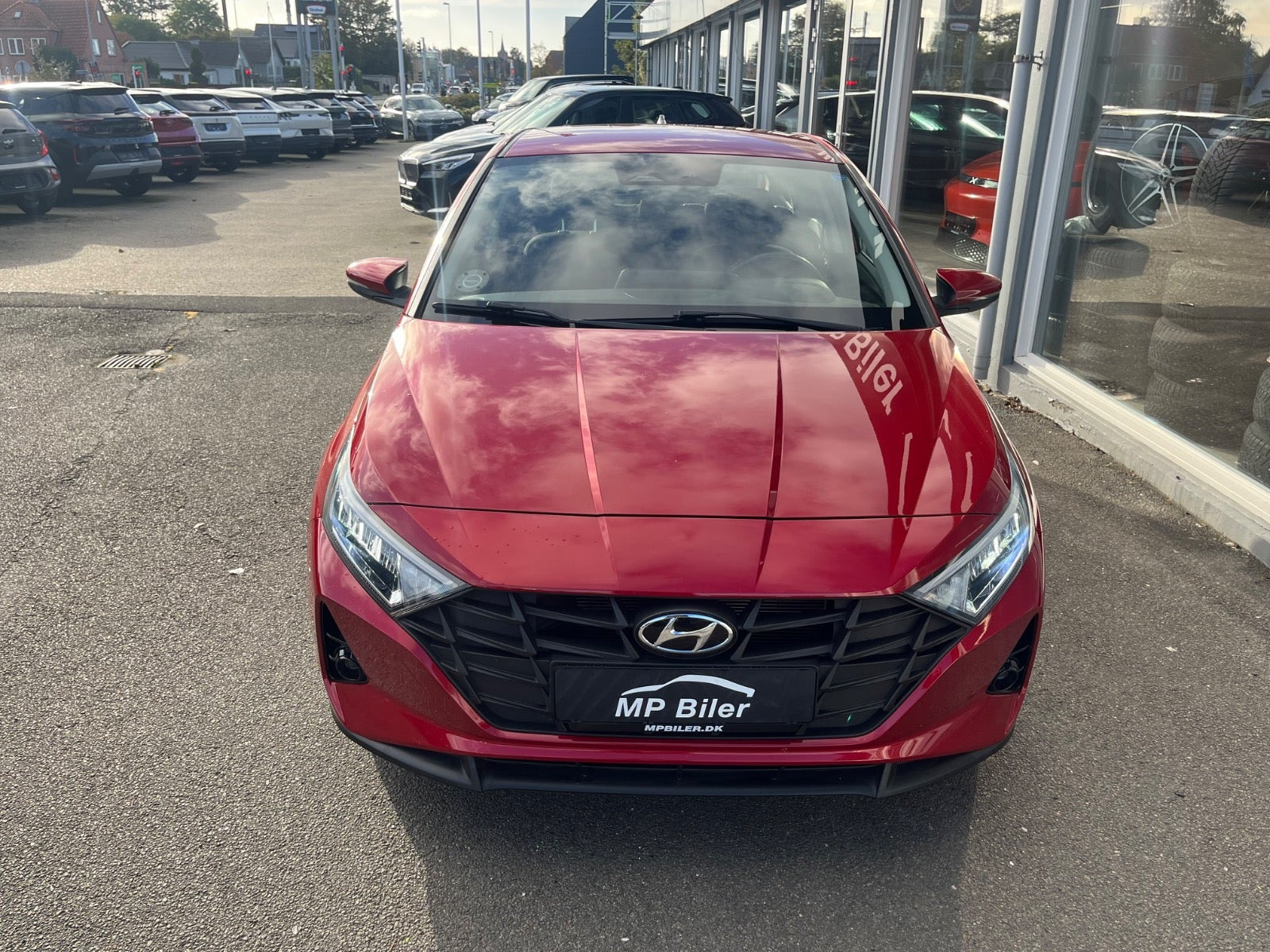 Rød Hyundai i20 fra 2022
