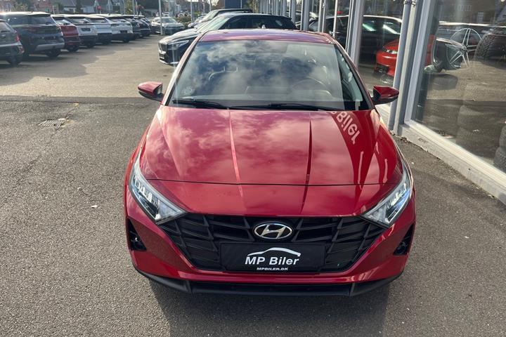 Rød Hyundai i20 fra 2022
