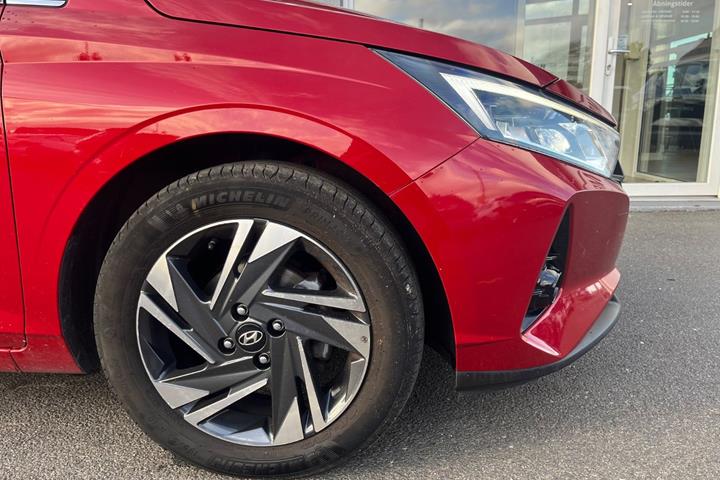 Rød Hyundai i20 fra 2022
