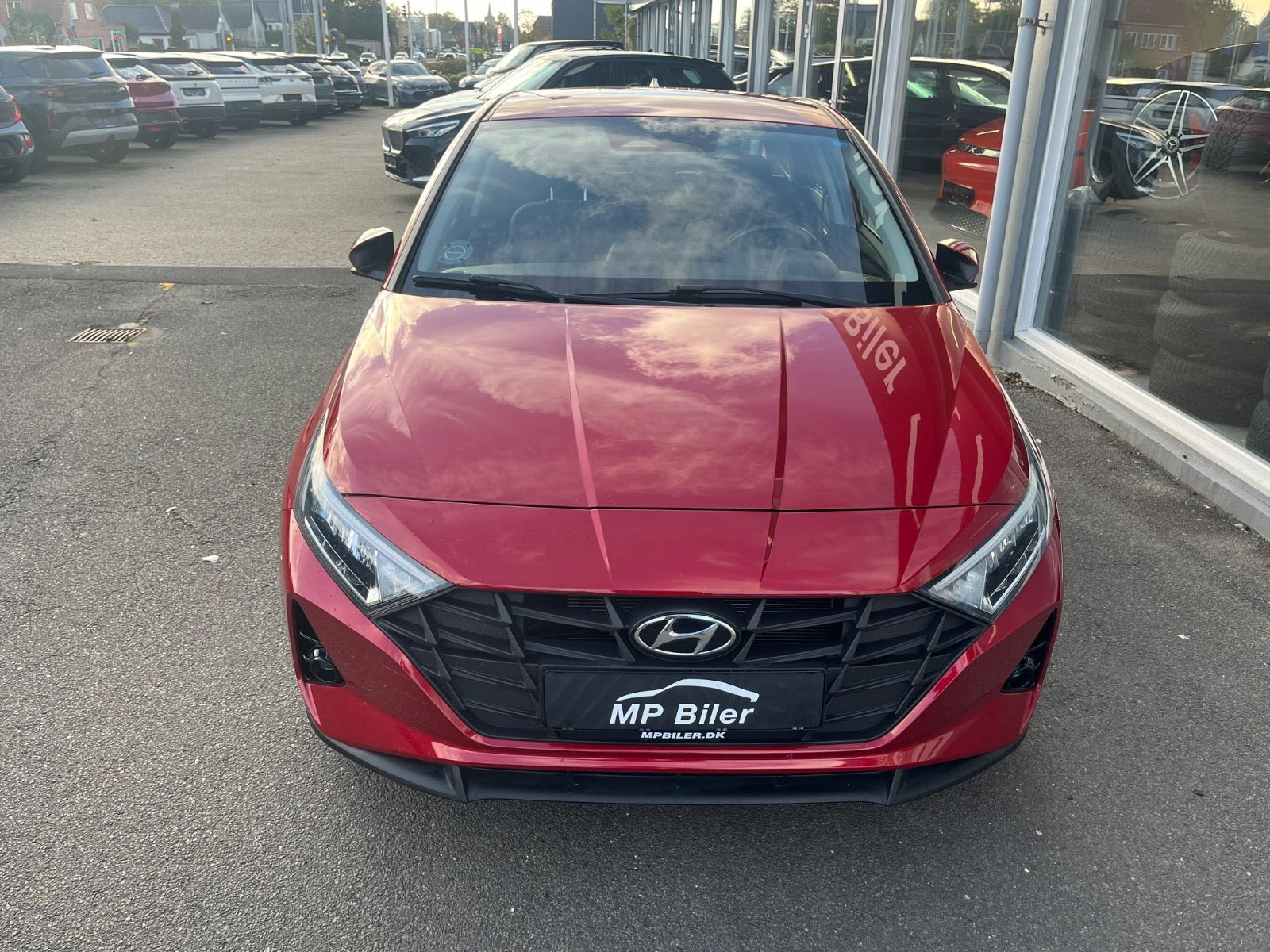 Rød Hyundai i20 fra 2022