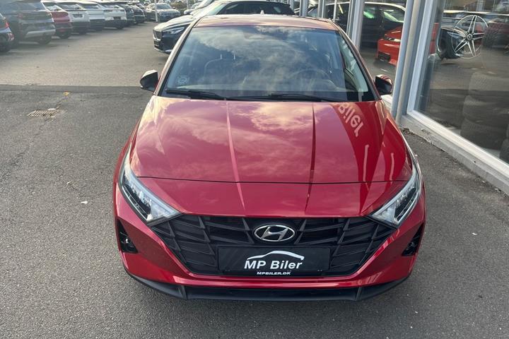 Rød Hyundai i20 fra 2022
