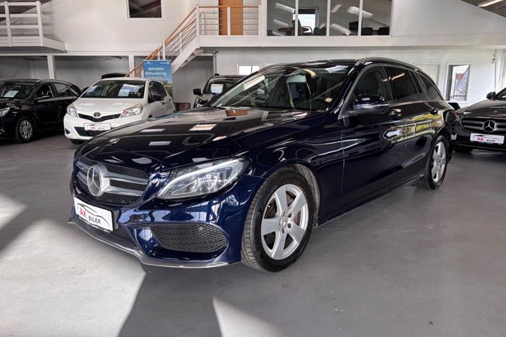 Blå Mercedes C220 d fra 2017