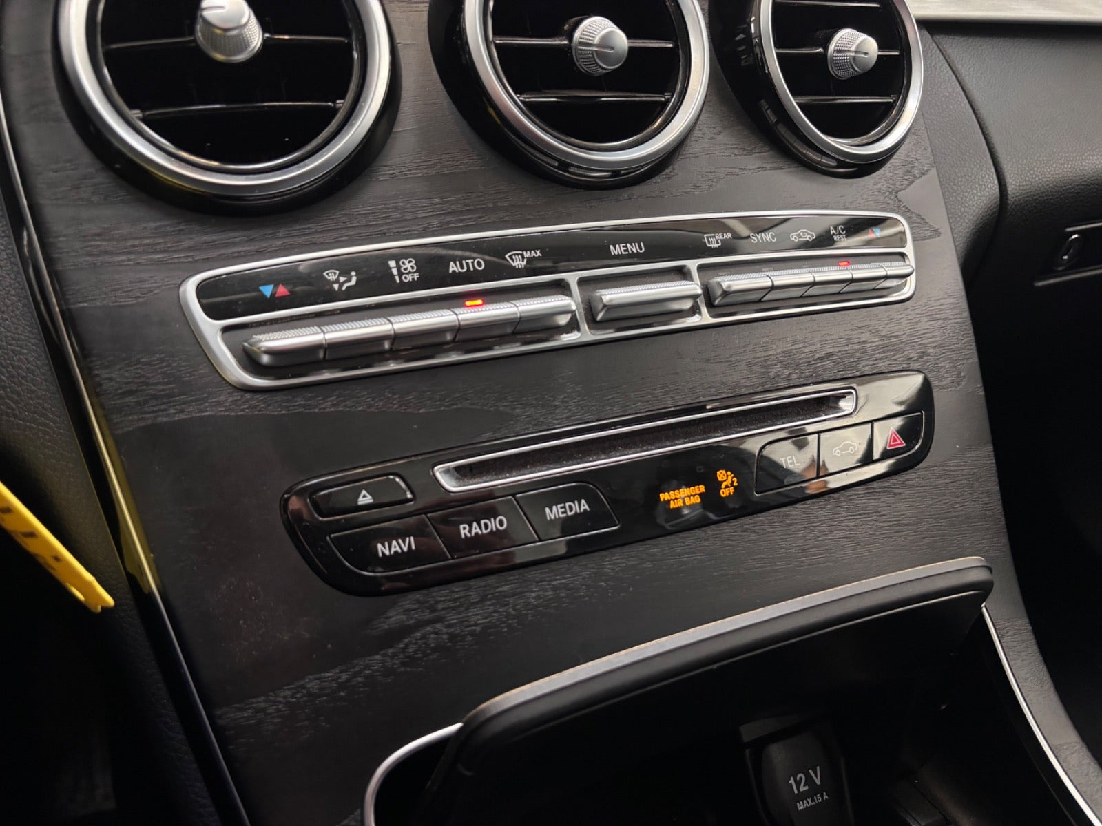 Blå Mercedes C220 d fra 2017