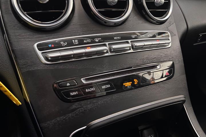 Blå Mercedes C220 d fra 2017