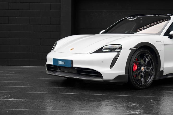 Hvid Porsche Taycan 4S fra 2021