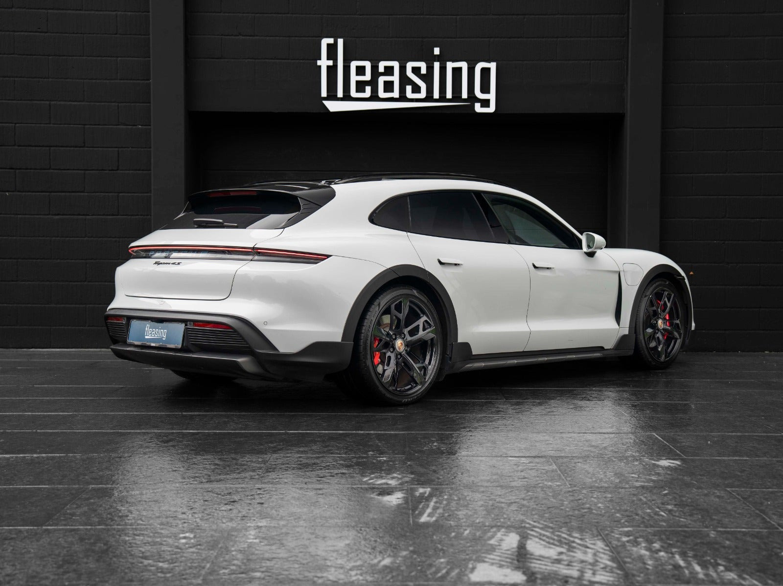 Hvid Porsche Taycan 4S fra 2021